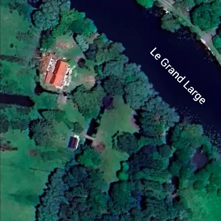 Maison Entiere Sur Ile Privee, Au Coeur Du Marais De Holiday home *